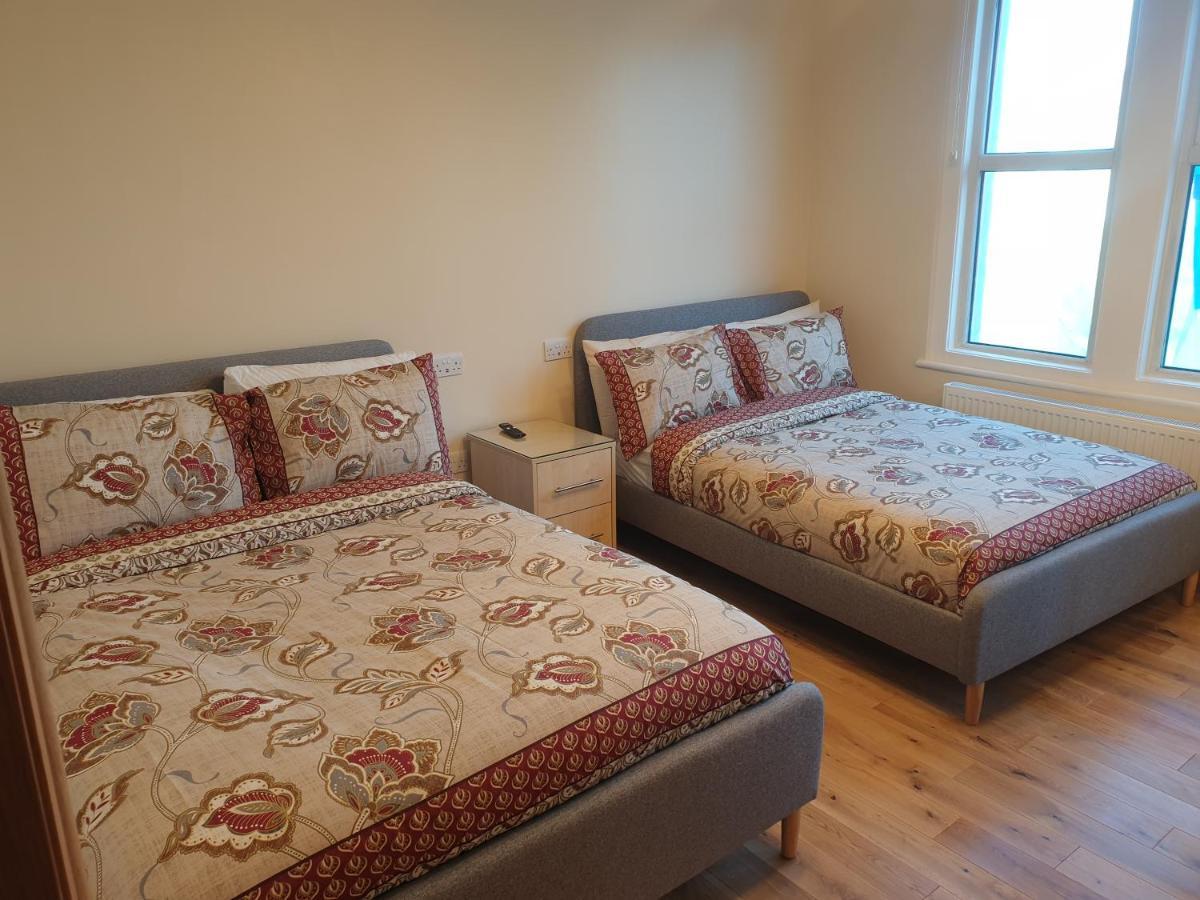 London Luxury Spacious 2 Bedroom Apartment 4 Mins From Ilford Stn. Free Parking Екстериор снимка