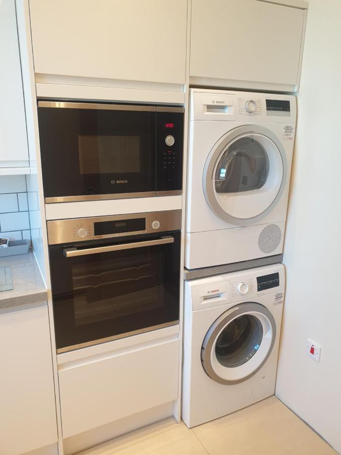 London Luxury Spacious 2 Bedroom Apartment 4 Mins From Ilford Stn. Free Parking Екстериор снимка