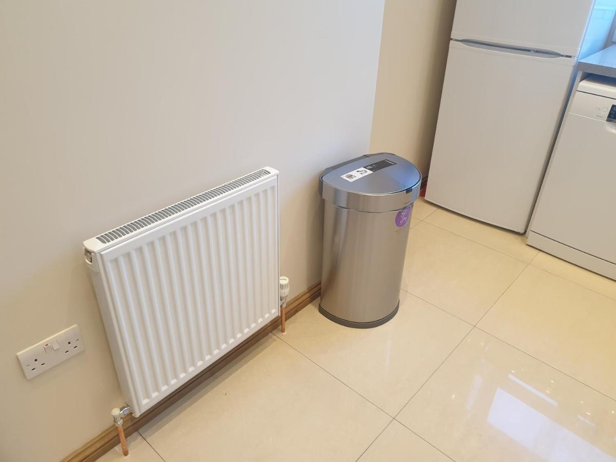 London Luxury Spacious 2 Bedroom Apartment 4 Mins From Ilford Stn. Free Parking Екстериор снимка