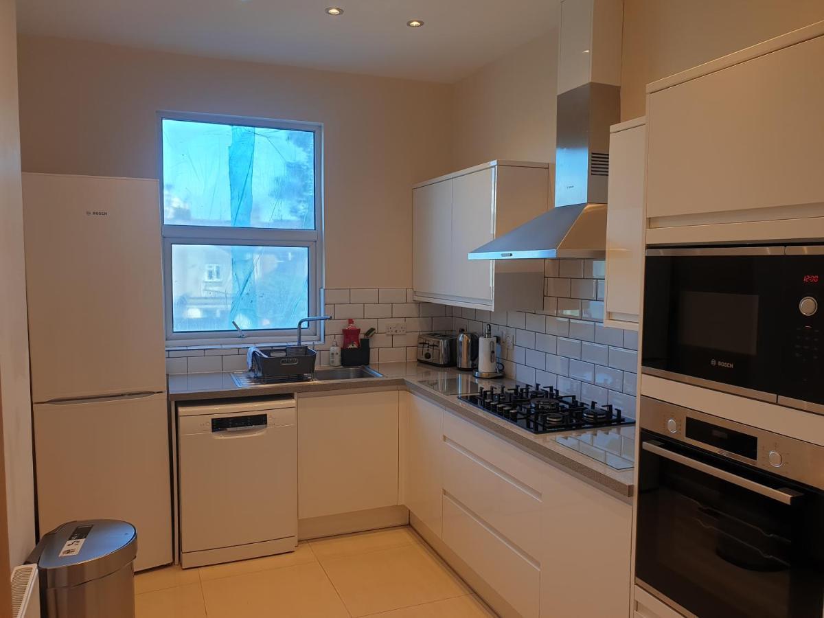 London Luxury Spacious 2 Bedroom Apartment 4 Mins From Ilford Stn. Free Parking Екстериор снимка