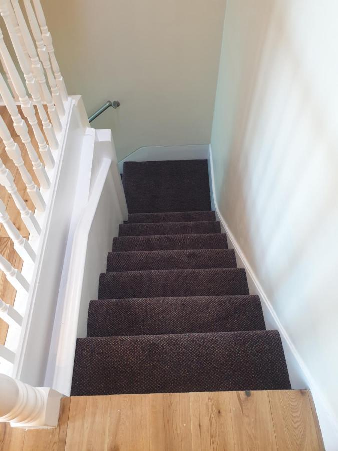 London Luxury Spacious 2 Bedroom Apartment 4 Mins From Ilford Stn. Free Parking Екстериор снимка